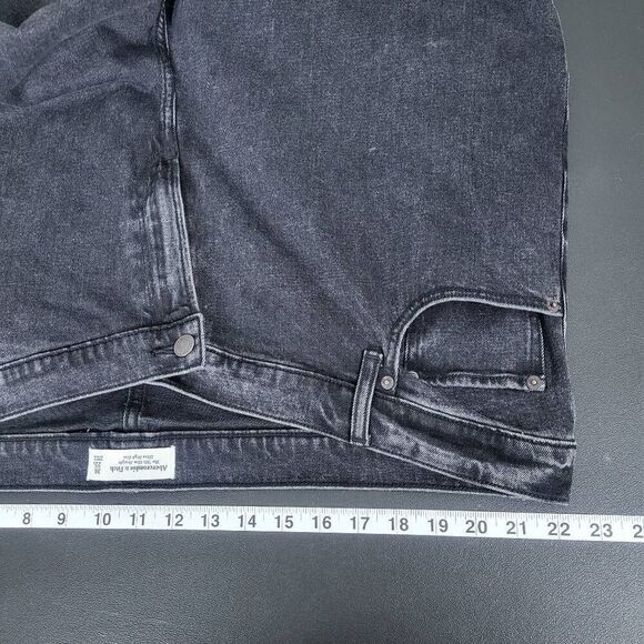 NWT Abercrombie Fitch 90s Slim Straight Womens 22 Short Jeans Black High Rise - Picture 7 of 9